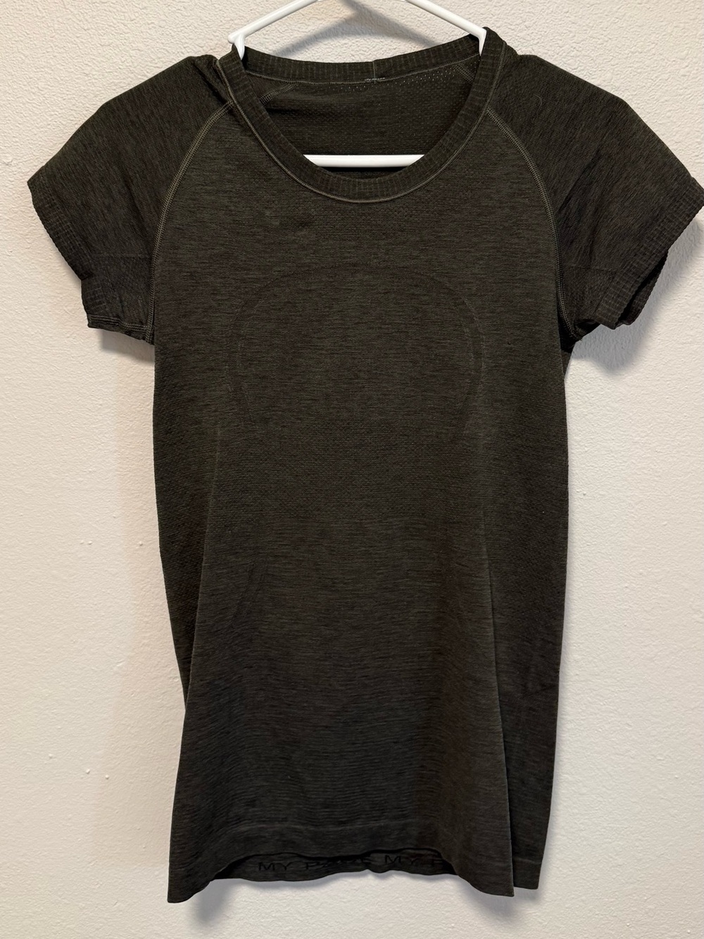 Lululemon swiftly short sleeve size 4 dark heathered green